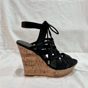 Guess lace up platform wedges in black.
